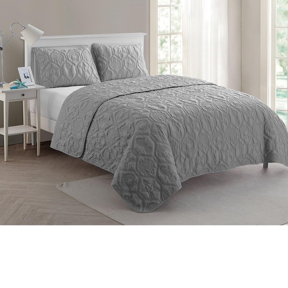 NWT VCNY Home King Quilt Set: Charming Beach Bedding Design in gray - Picture 6 of 7